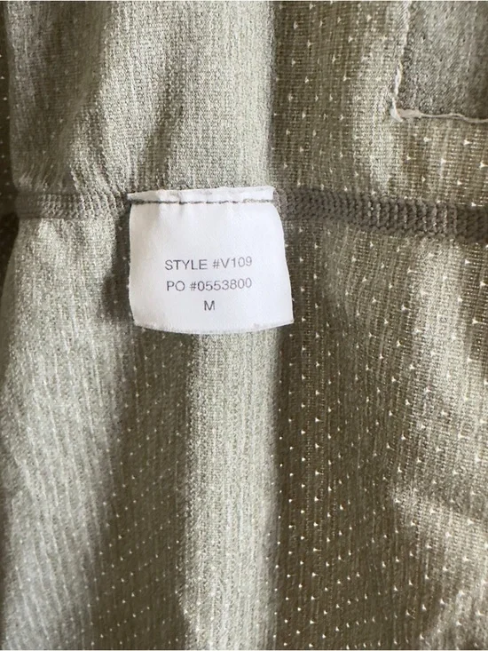 Vuori Heathered green tradewind tee pocket performance shirt - Picture 4 of 4